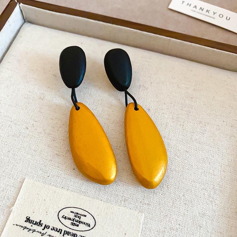 Kolczyki kwiaty wielowarstwowe czarne na srebrnych sztyftach - Eleganckie, wysokiej klasy kolczyki sztyfty o wszechstronnym designie.