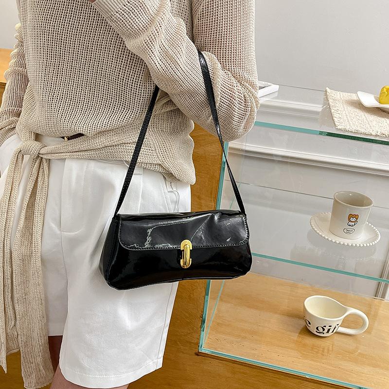 new portable fashion simple shoulder bag French niche design foreign style underarm bag women's bag baguette bag