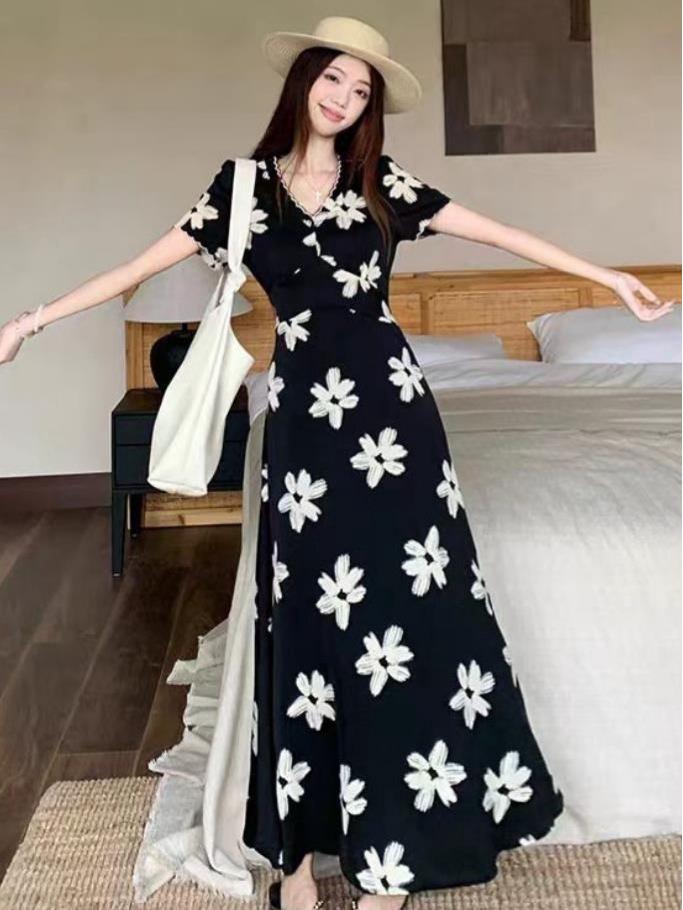 Elegant French-Style Black Floral V-Neck Slimming Long Dress for Women - Summer Collection