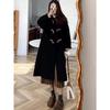 Elegante e alla moda cappotto di lana tinta unita con bottoni in corno per autunno e inverno