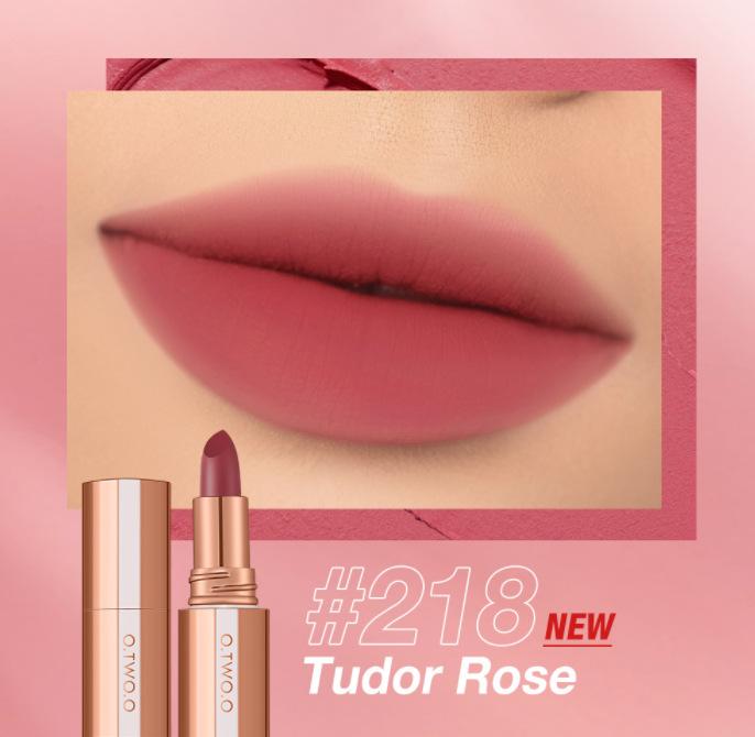 O.TWO.O Rossetto Opaco Colore Bloccante Bacio Nebbioso – Rossetto Opaco Vellutato a Nebbia Leggera Lunga Tenuta