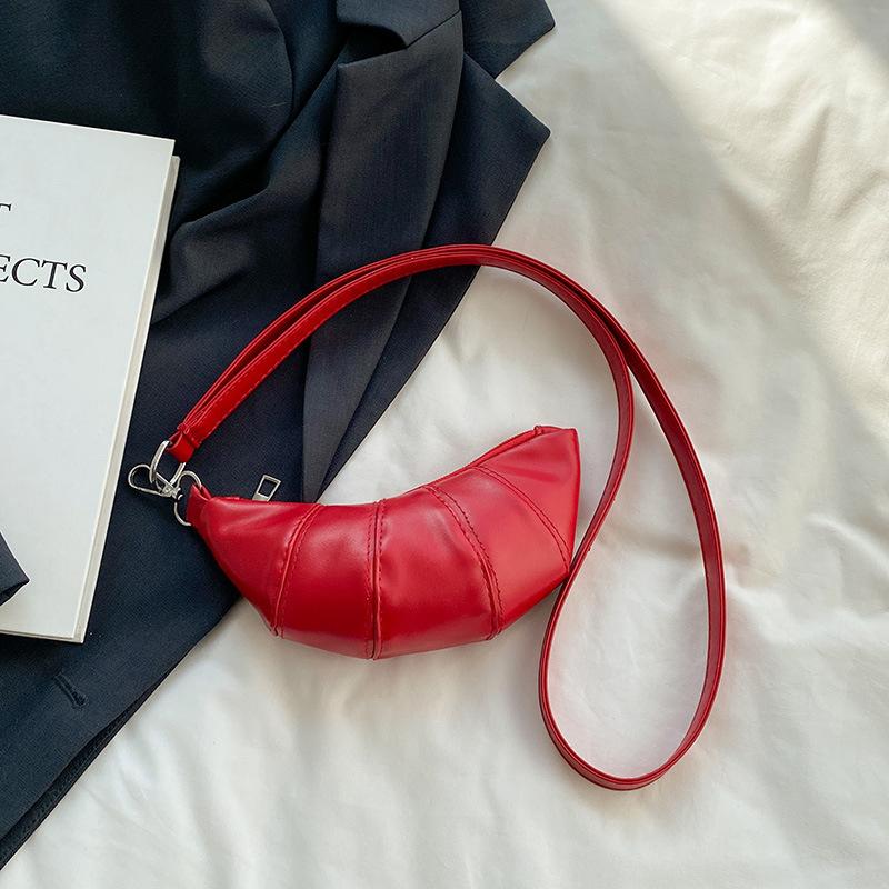 

French niche bag women s shoulder bag 2025 spring new fashion dumpling bag versatile simple messenger backpack красный