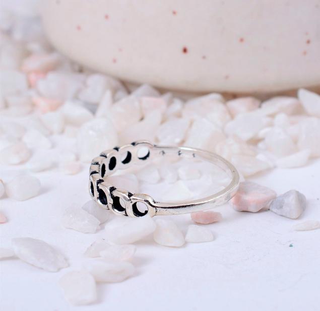 

Delicate Oxidized Silver-Toned Band Ring with Continuous Openwork Infinity Knot Pattern, Ideal for Stacking 9 срібний