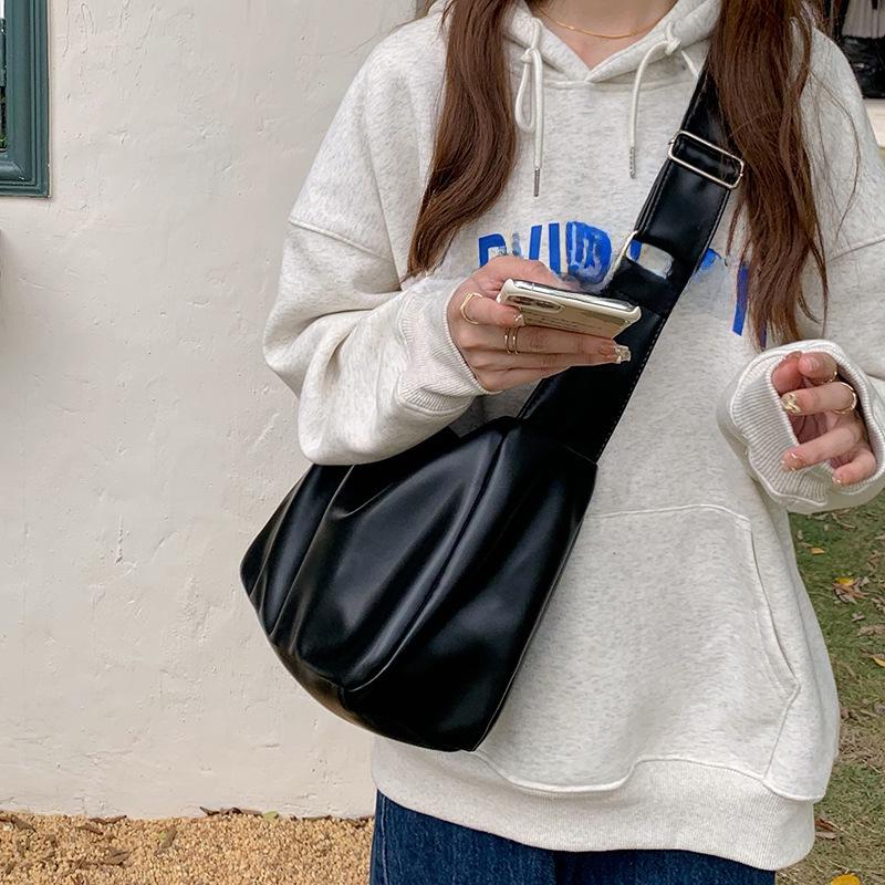 

Женская сумка Niche Tote из мягкой кожи большой вместимости 2025 года — идеальный вариант для поездок в колледж чёрный