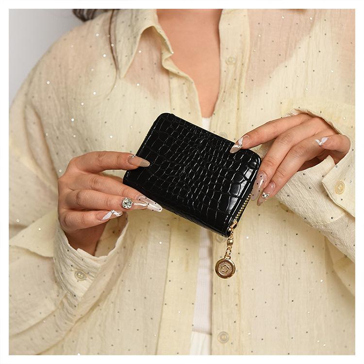 Women’s Zipper Short Wallet Crocodile Embossed PU Leather Large Capacity Card Holder Coin Purse Zip Around Wallet