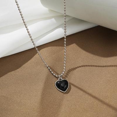 Trendigt svart Love Heart Pendant pärlhalsband för kvinnor