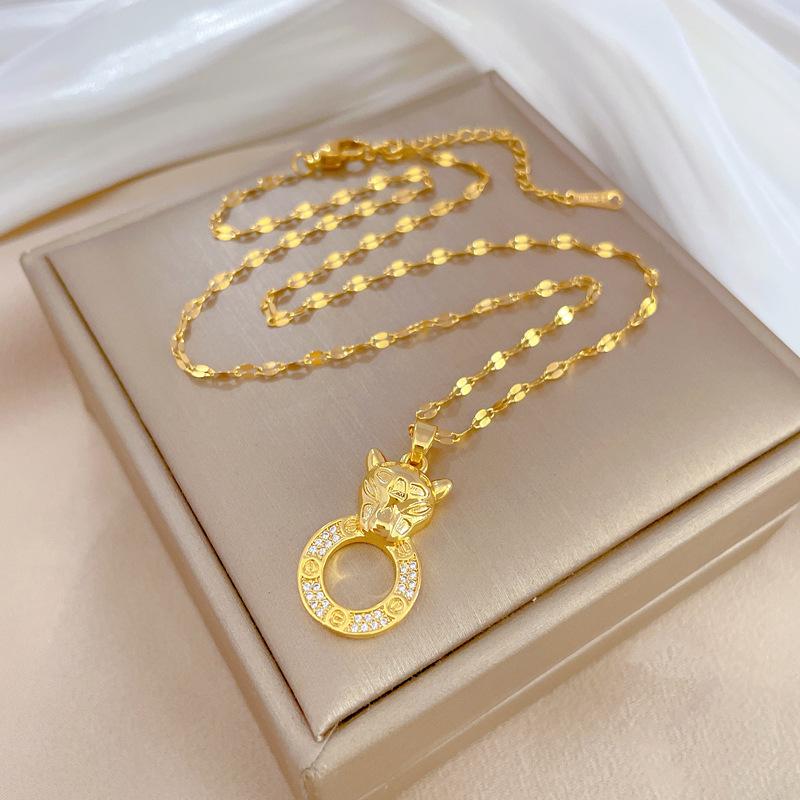 Collier Doré Léopard Tempérament Luxe Léger Magnifique Auspicieux Chaîne de Clavicule Polyvalente pour Femme Chaîne en Acier Titane