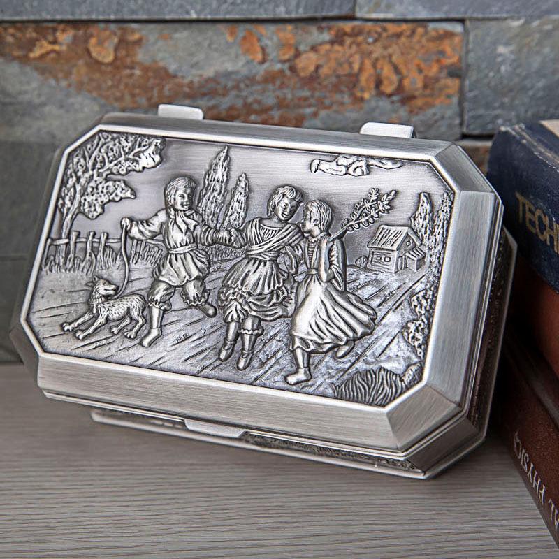 European Retro Castle Jewelry Storage Box, Exquisite Zinc Alloy Embossed Carriage Design – Ideal Wedding Gift.