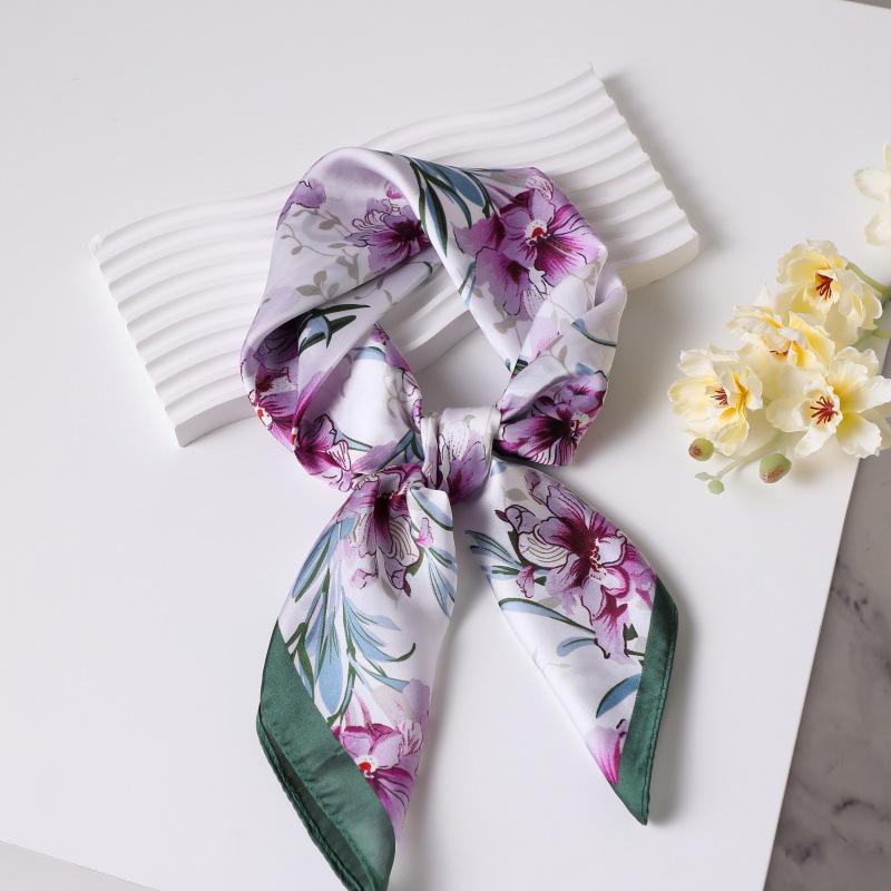 

Вінтажний шовковий шарф у корейському стилі 70 см: Універсальна хустка з штучного шовку з вінтажним принтом для жінок 70*70cm