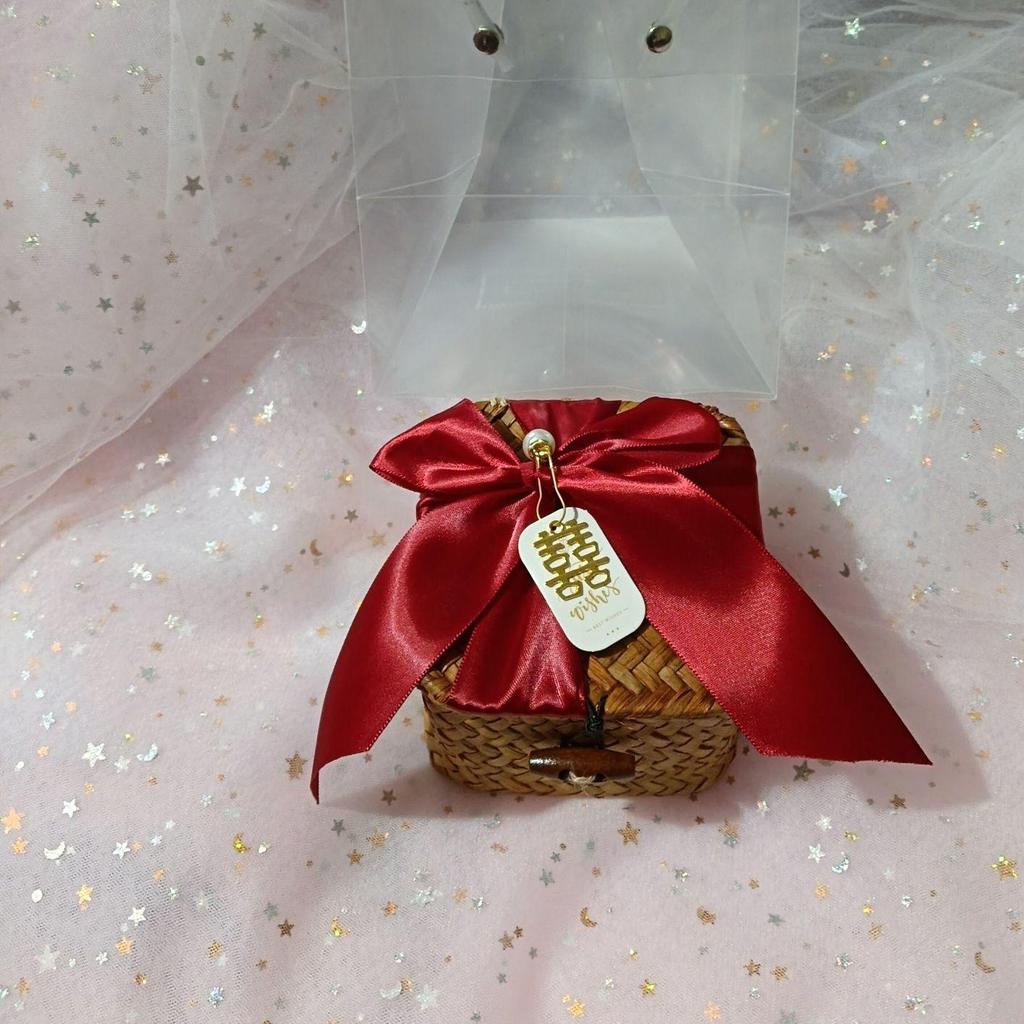 Creative Rattan Woven Wedding & Bridesmaid Souvenir Gift Box