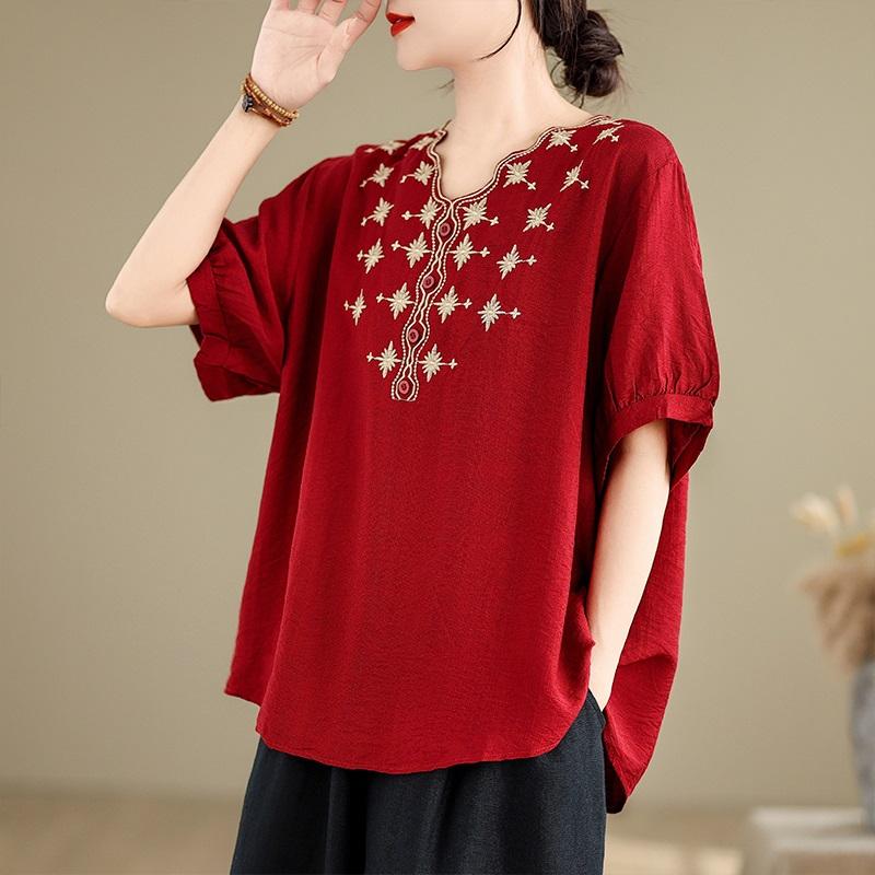 

Повсякденна вільна літня футболка з коротким рукавом. Оверсайз, бавовняна вінтажна вишивка. Жіноча футболка XL червоний