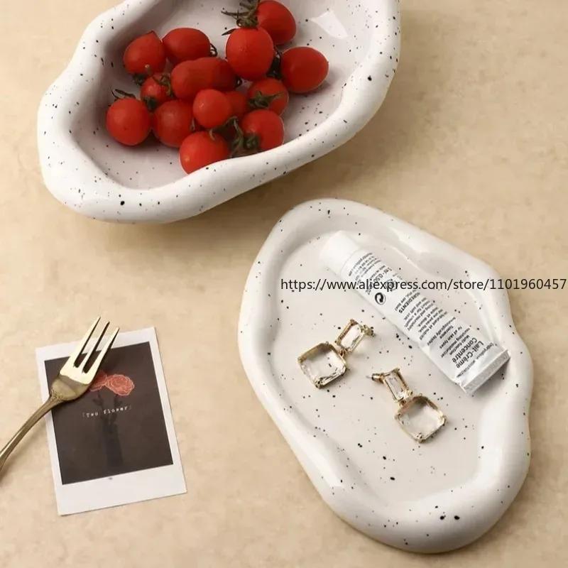 Nordisk Keramisk Skål Uregelmessig Brett Dekorativ Smykkeorganisator Ins Kreativt Brett Luksuriøst Keramisk Oppbevaringsbrett