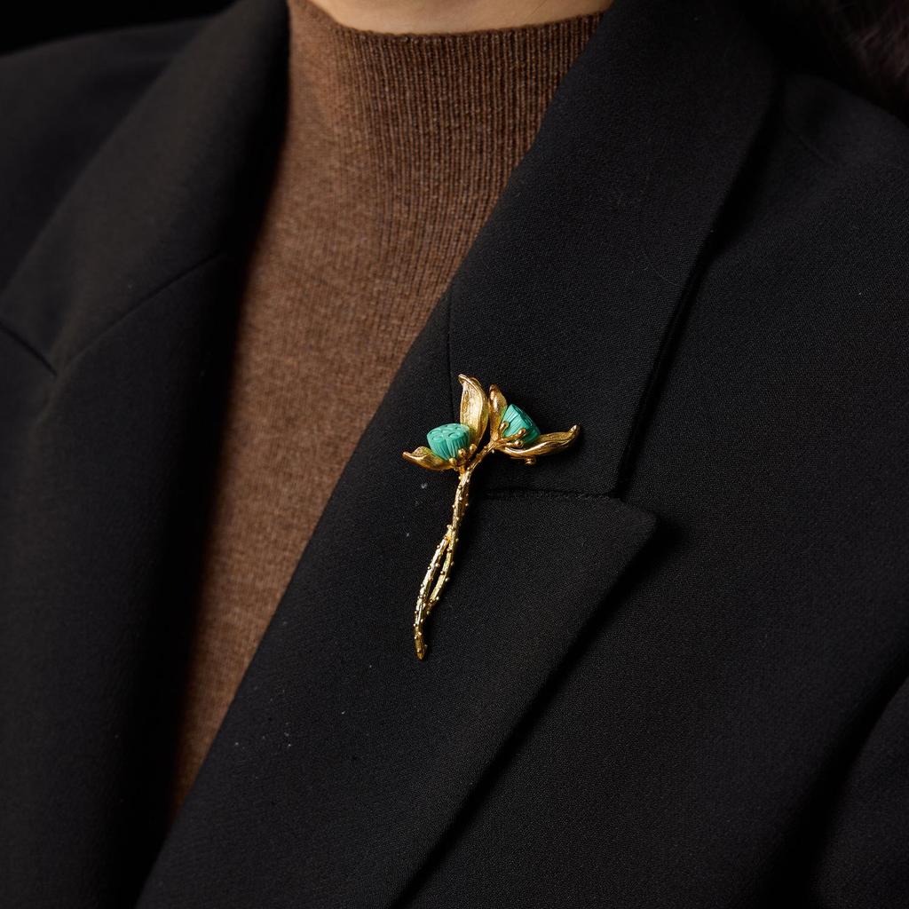 Elegant Lotus Rhythm Chinese Brooch: Handmade Lotus Design, High-End Corsage, Simple Gift
