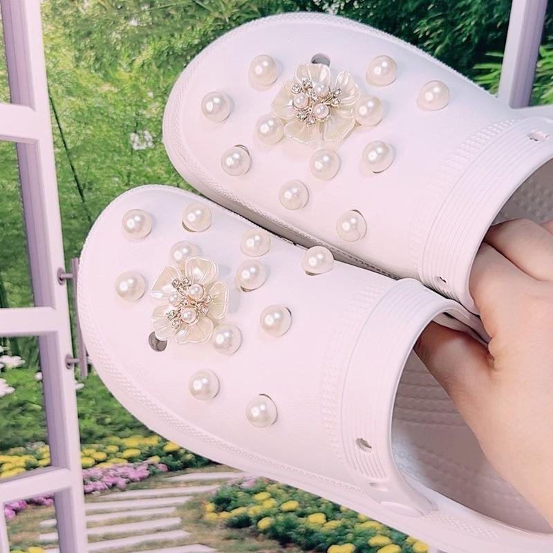 24 ks Módní ozdoby na boty pro dřeváky Sada Doplňky Dírková spona na boty Letní Perla Pětiokvětá květina DIY 3D Dekorace na boty