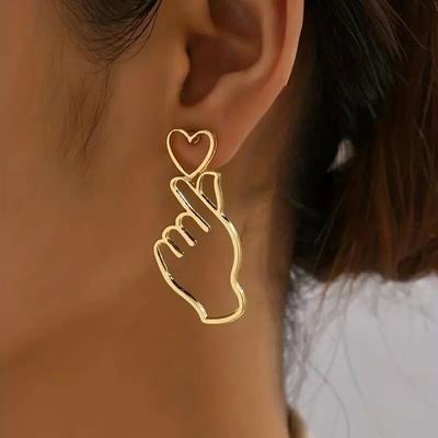 One Pair of Minimalist Hollow Earrings, with A Unique Exaggerated Metallic Feel, Exuding A Sense of Posture and Elegance, Earrings