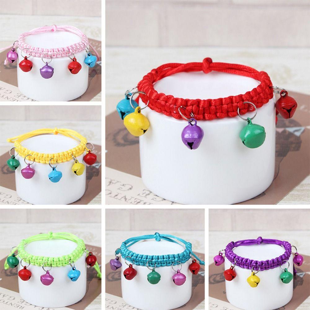 

Акриловое волокно Ручной работы Кошачьи ошейники Регулируемые Кошачьи ожерелья с колокольчиком Фотография красный