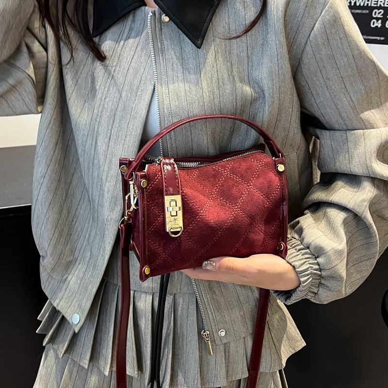Premium textured suede handbag women's autumn and winter new fashion niche underarm bag diamond bag