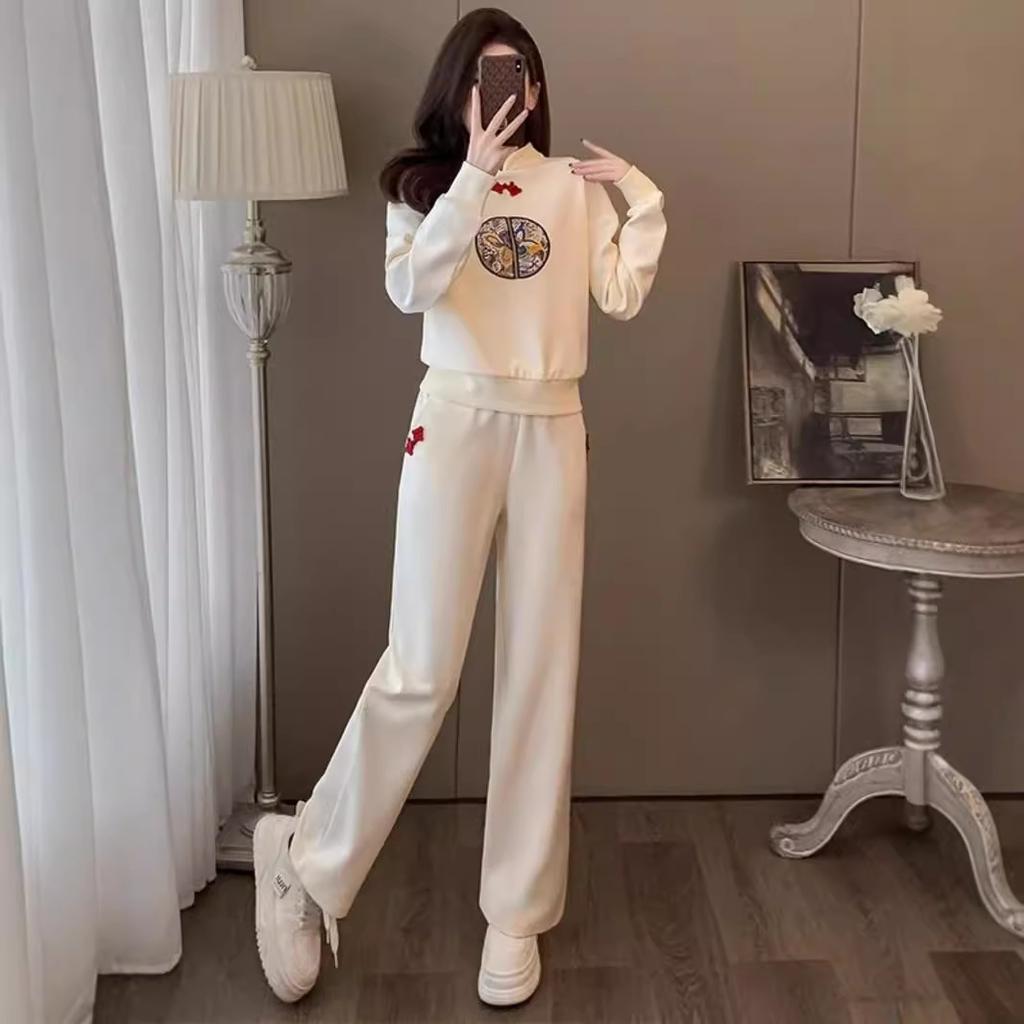 Early Autumn Outfit Suit for Women's Apricot Color Fashionable High-end Chinese Relaxed Sports Sweatshirt Wide-leg Pants Two-piece Set