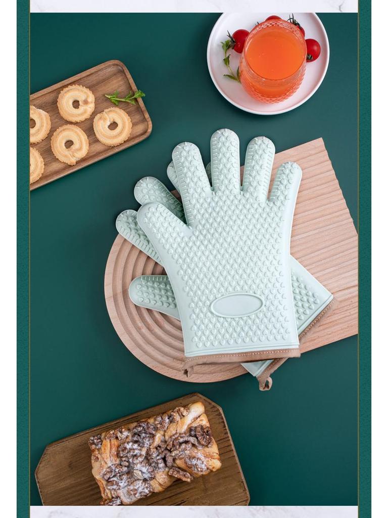 Heat-Resistant Silicone Oven Gloves: Anti-Scald, Non-Slip, Thickened for Baking and Steaming.