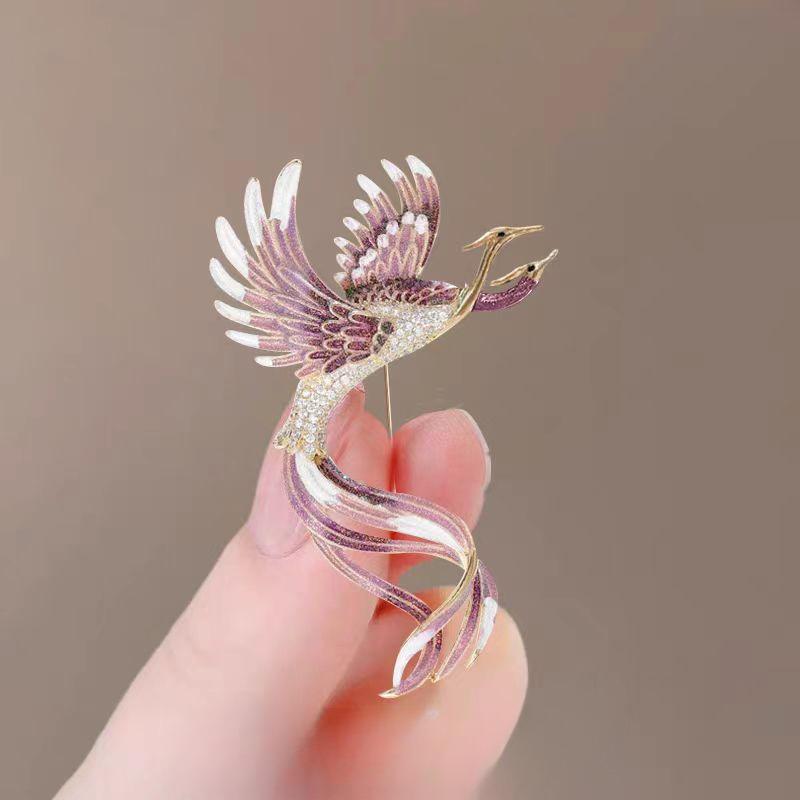 

The Phoenix Laiyi Brooch Exudes A Sense of High-end Sophistication and Elegant Style