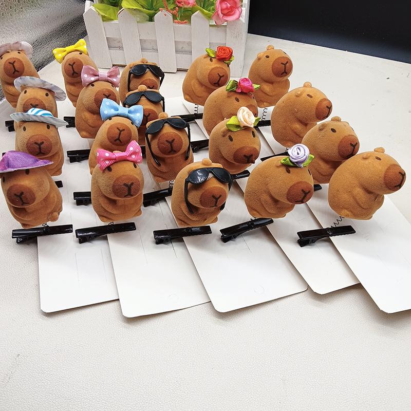 1 szt. Kreskówkowy Dziecięcy Klips do Włosów 3D Kapibara Pluszowa Spinka do Włosów DIY Kokarda Okulary Kapelusz Róża Projekt Kapibara Kaczy Dziób Akcesoria