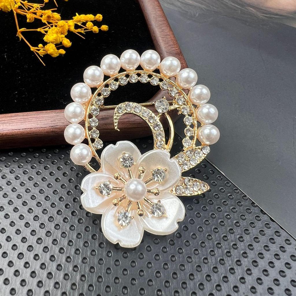 Broșă Retro Cristal Diamant cu Ac Anti-Expunere și Cataramă din Aliaj pentru Accesorii Vestimentare