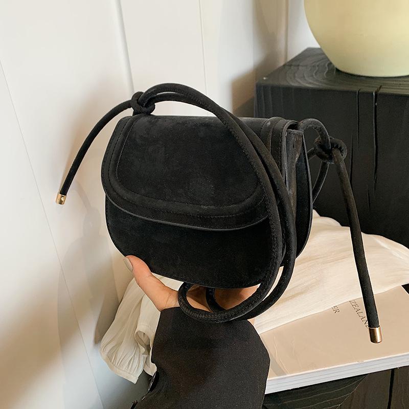 

Корейская версия простой ретро-сумки для девочек, женская, 2024, новая модная японская простая сумка-мессенджер через плечо, сумка-седло чёрный