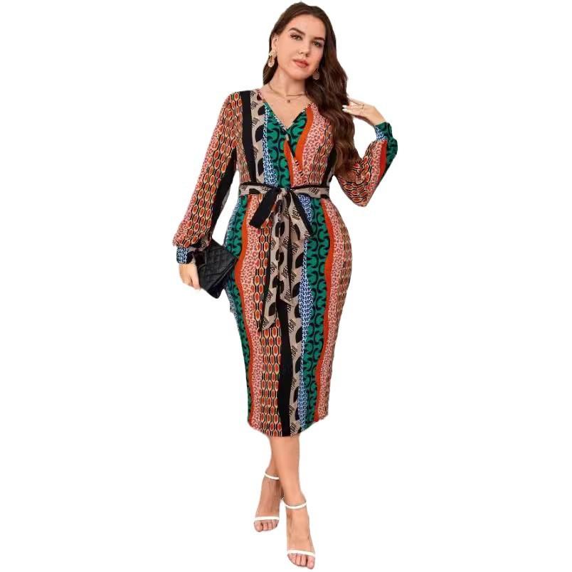 Осеннее женское платье с V-образным вырезом и длинными рукавами — фото 6