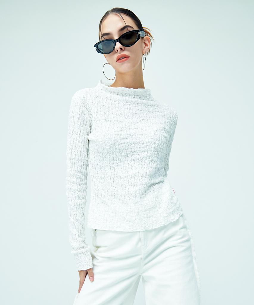 ATTENTIONROW FOR WOMEN Cloud Winkle Half-Neck Long-Sleeve T-Shirt (Ivory)