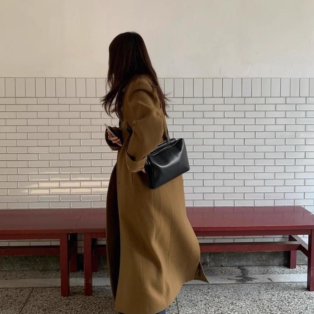 2023 Trendy Textured Red Pillow Shoulder Bag for Women