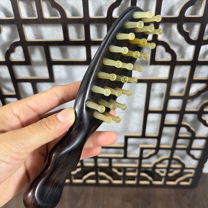 

Green Sandalwood Scalp Massage Comb