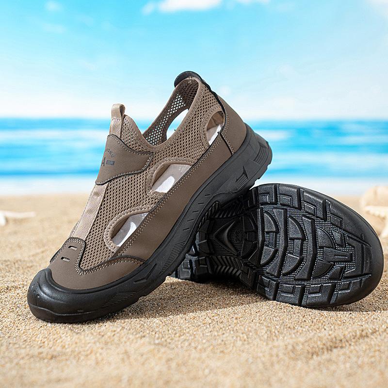 Summer Men'S Sandals New Hollow Breathable Beach Shoes Ultra Light Anti Slip Summer Casual Shoes Walking Shoes