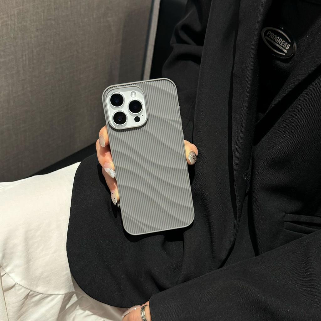 The Cool Corrugated Shell Is Suitable for IPhone16pro Max Mobile Phone Case Solid Color Apple 16/14/13 Simple Style