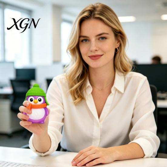 Pinguin Stressabbau Spielzeug Cartoon Strickmütze Schal Kneten Sensorischer Ball Anti-Angst Weiches Tier Schreibtisch Kinder