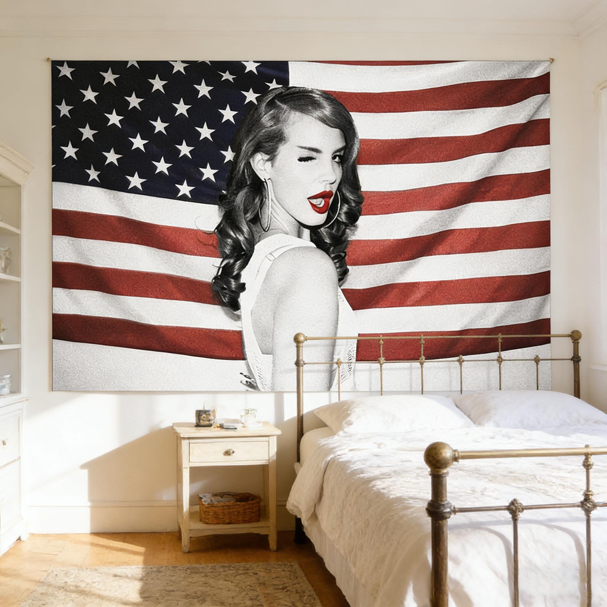 

Флаг США Знаменитая Женская Музыкальная Звезда Гобелен Винтажный Портрет Красный Белый Синий Декор 2D Печать Идеально для Комнаты Офиса 74x94cm(29x37in)