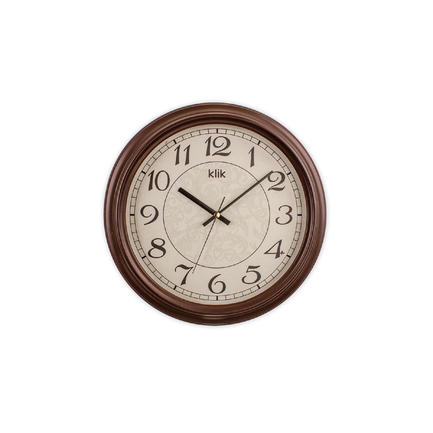

Классические и элегантные настенные часы коричневый