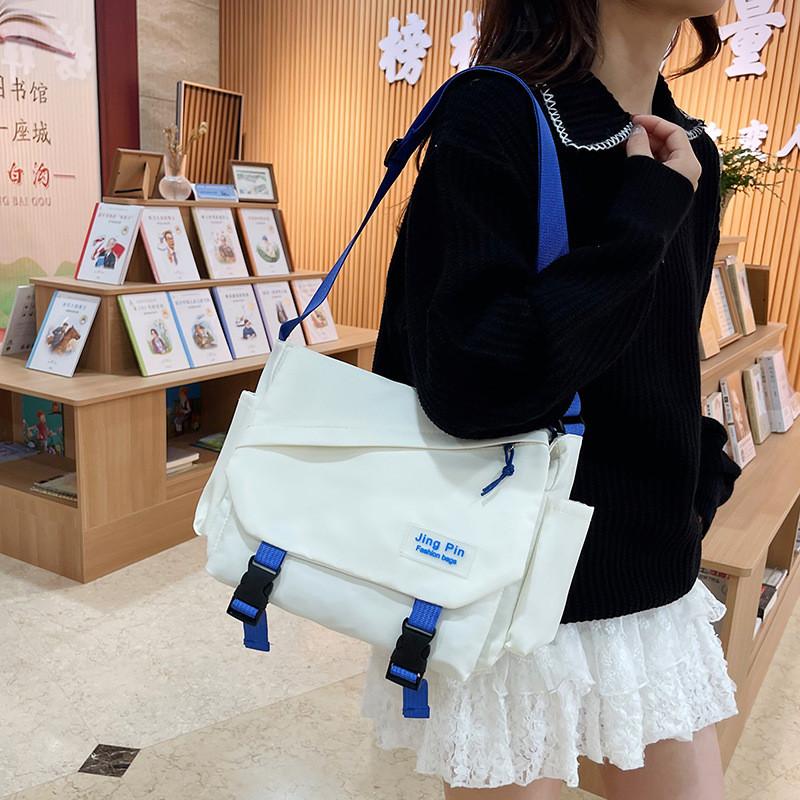 Large Capacity Crossbody Bag For Women With Canvas Material And Vintage Style