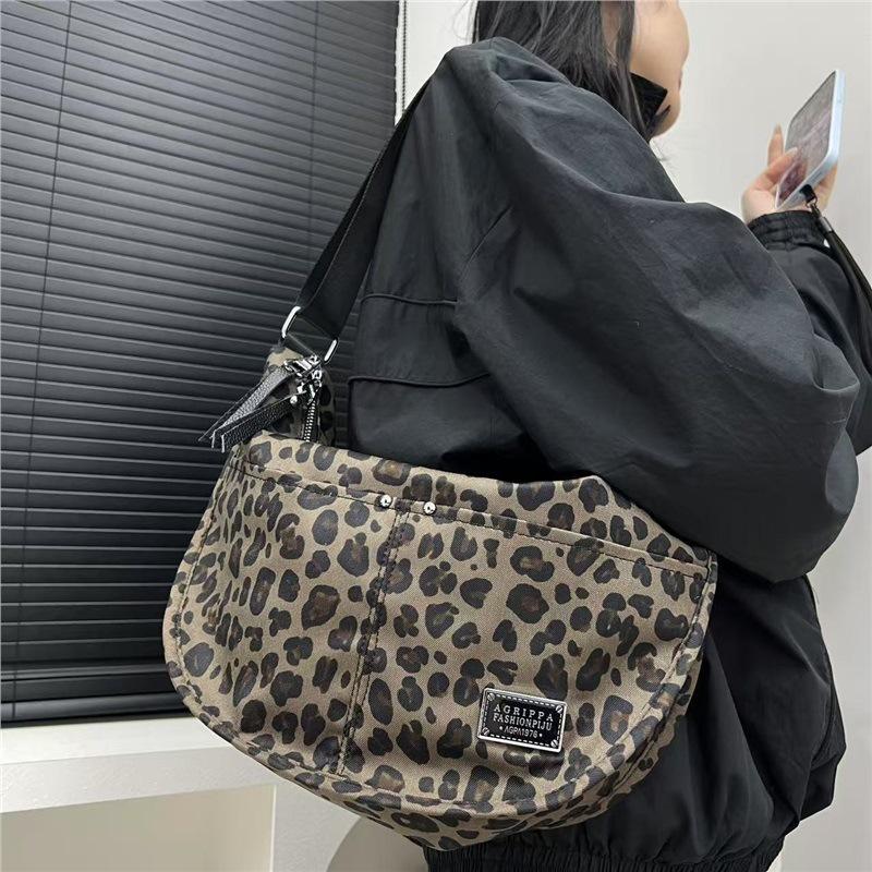 Women S Personalized Leopard Print Diagonal Straddle Bag Retro Versatile Trend Shoulder Bag standard