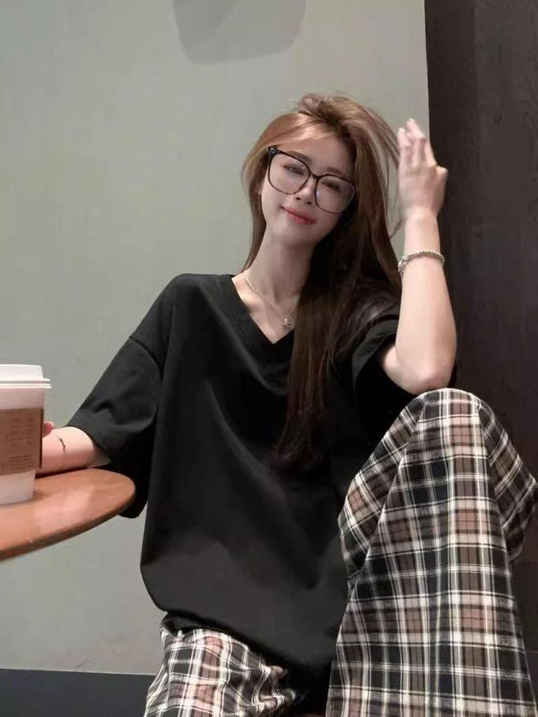 Women's Relaxed Fit Korean V-Neck Oversized T-Shirt - Short Sleeve, Mid-Length, Slimming, White, Perfect for Spring, Summer & Autumn