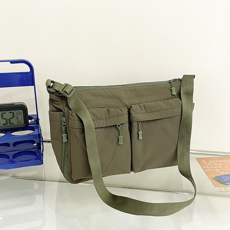 New men's and women's niche design casual messenger bag 2025 spring foreign-style large-capacity shoulder bag simple tote bag