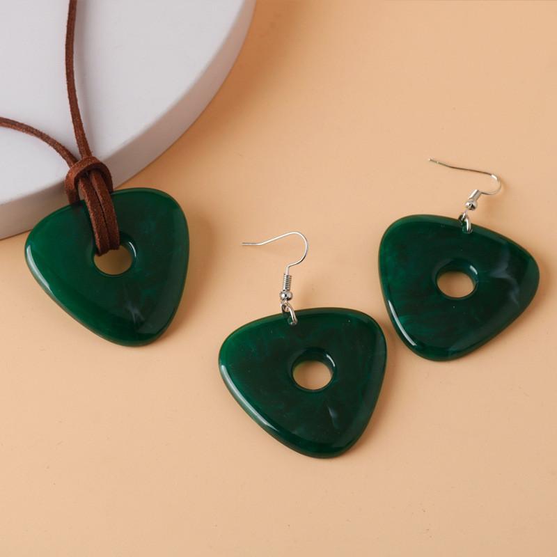 Coraline und die geheime Tür Schmuckset mit geometrischen Ohrringen und Jade-Anhänger für Damen