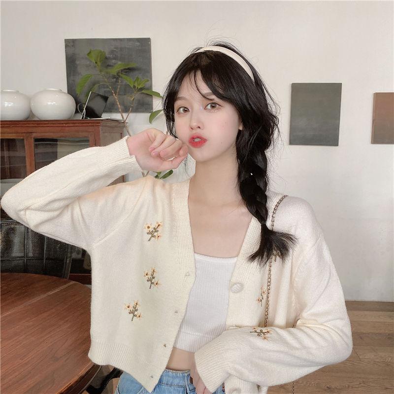 

Короткий вязаный кардиган с вышивкой и v-образным вырезом, женский свитер, осень 2022, корейская версия, свободный универсальный свитер с v-образным вырезом, пальто-кардиган