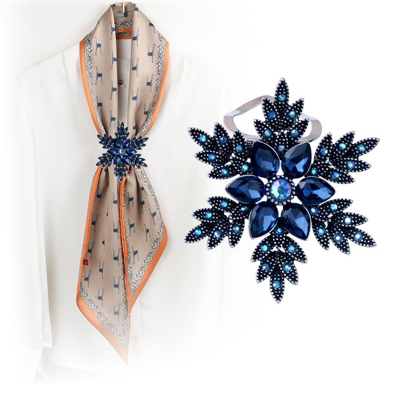 Korean Style Pearl Brooch: Versatile Floral Diamond Pin for Women's Coats