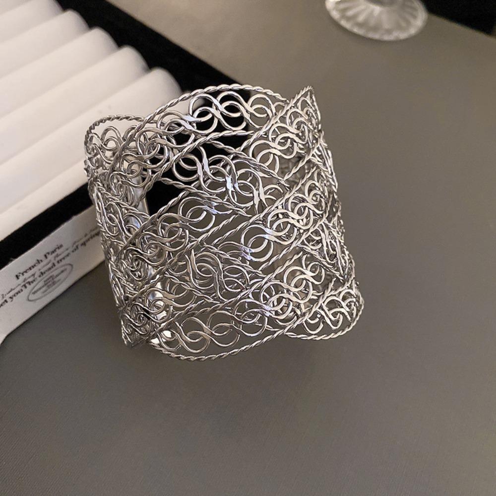 European and American Simple Bracelets, Arm Rings, Niche Cold Wind Temperament Bracelets, High-end Sense and Versatile Jewelry.