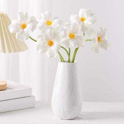 Simulierter Tulpenstrauß Realistische Haptik PU-Blütenblätter Verblassende Vitalität Biegsame Stiele Wartungsfrei Kunst