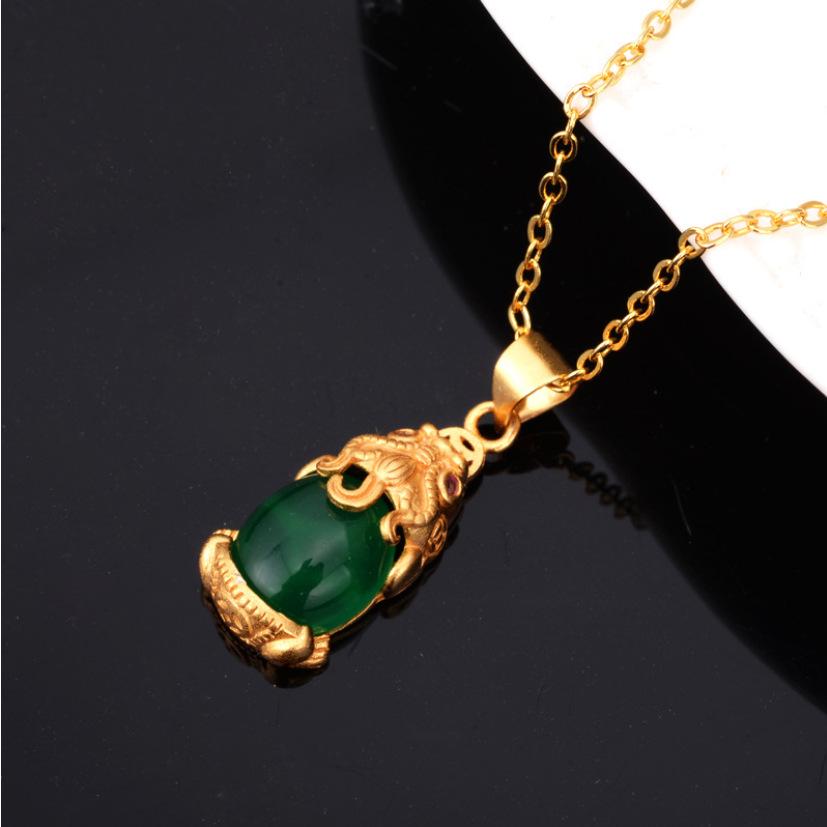 Ethnic Style Green Agate and Chalcedony Pendant Necklace for Women