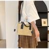 Ins Grass Woven Handtasche Sommer Neue Casual Vacation Damen Gemüsekorb Umhängetasche Kontrastfarbe Messenger Bag Damentasche