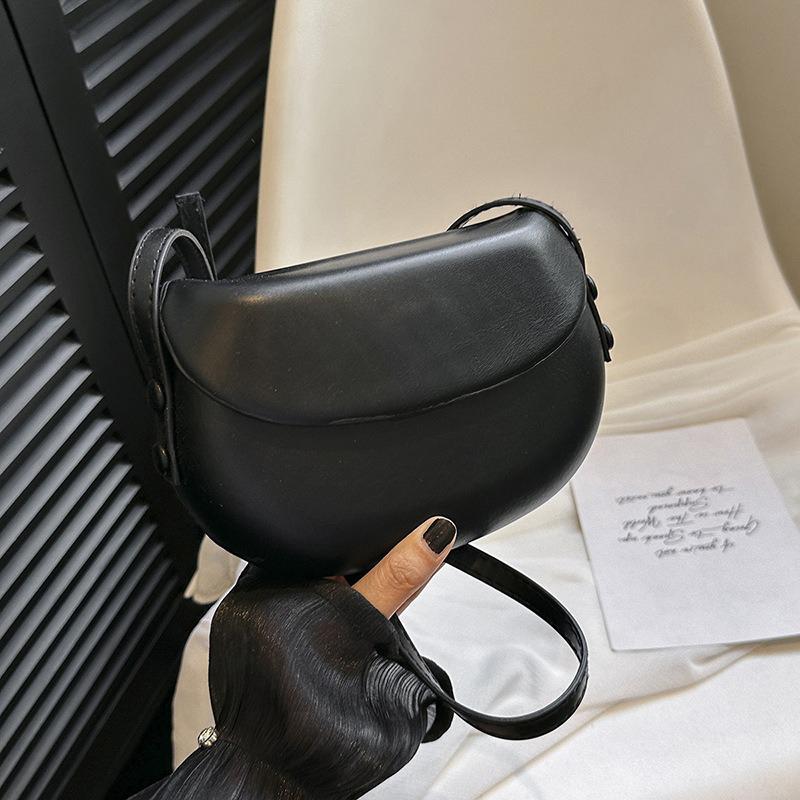 New Trendy Single-shoulder Crossbody Bag for Women with High-end Feel and Versatile Commuting Saddle Bag Features A Niche Design
