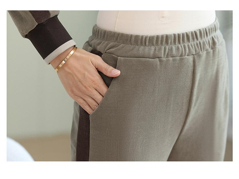 Spring Autumn 2025 Fashionable Two-Piece Sports Suit for Middle-Aged Women