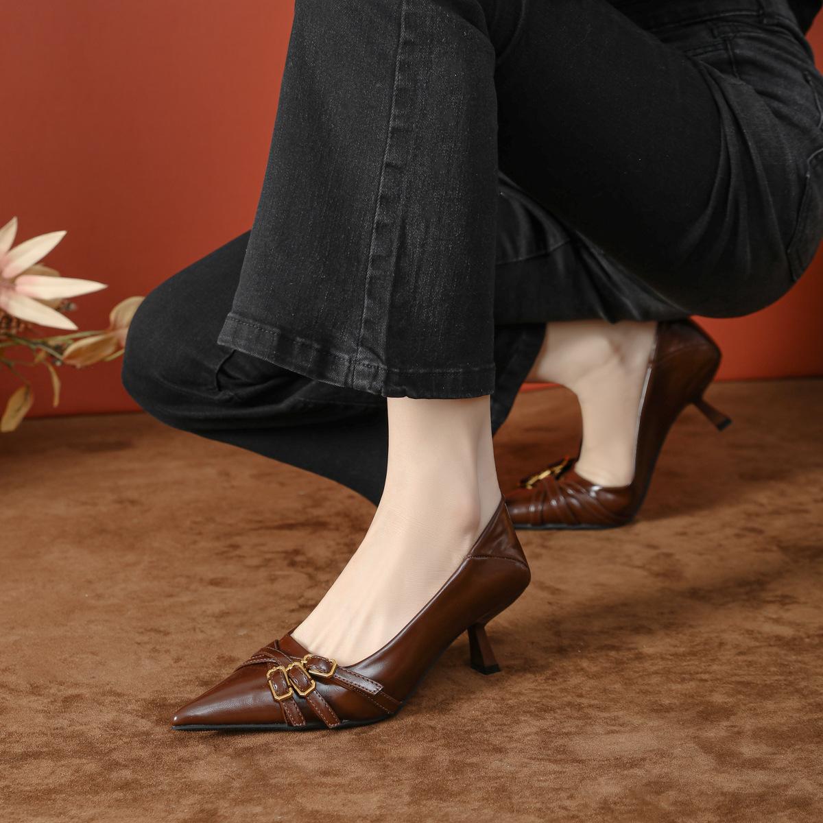 

Новые модные туфли-лодочки на тонком каблуке с острым носком, маленькие ароматные модные туфли, коричневые женские туфли на высоком каблуке, с высоким чувством стиля 39 коричневый